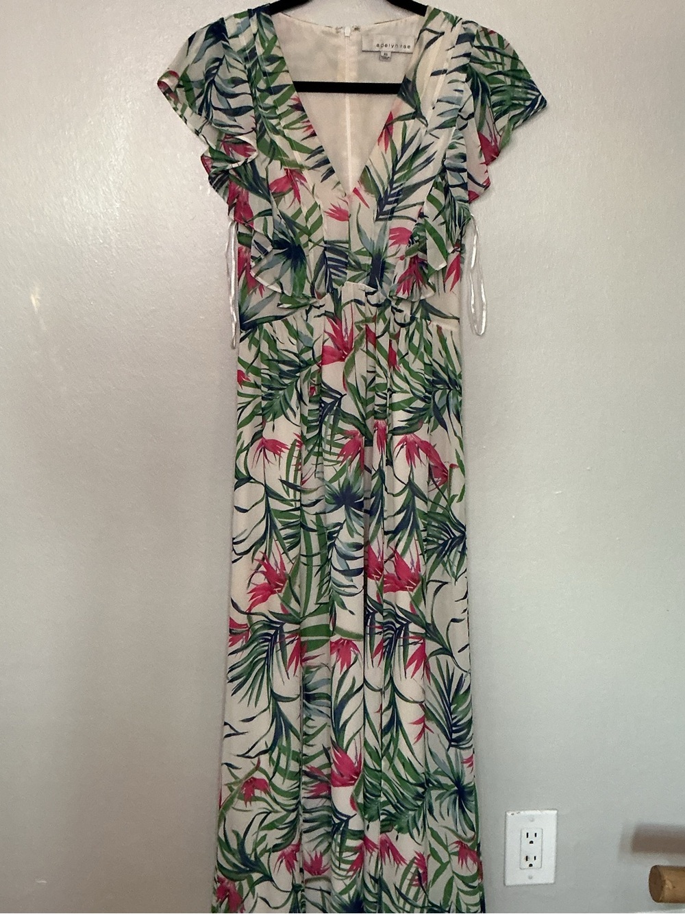 Adelyn Rae Tropical Floral Maxi Dress in Cream, Green & Pink Size XS